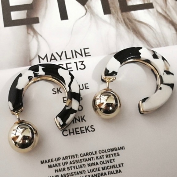 *Price Drop* Big Circle Black & white Print Earring - Picture 1 of 1